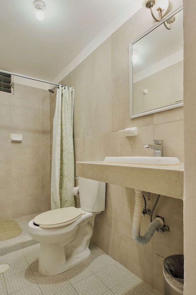 Hotel Cervantino Habitacion Superior 2 camas matrimoniales con aire acondicionado 17