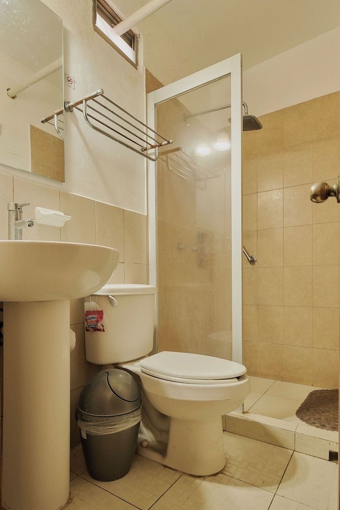 Hotel Cervantino Habitacion Superior 1 cama matrimonial con aire acondicionado 27