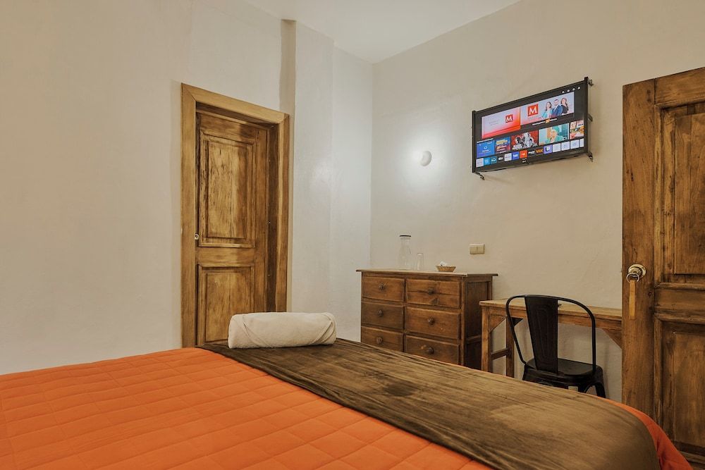 Hotel Cervantino Habitacion Superior 1 cama matrimonial con aire acondicionado 38