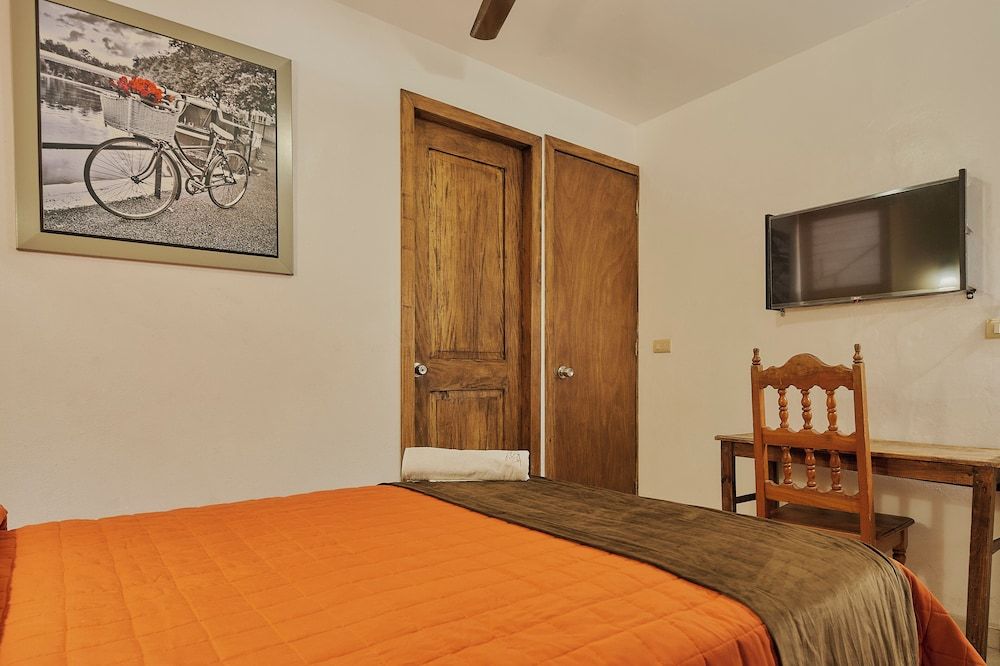 Hotel Cervantino Habitacion Superior 1 cama matrimonial con aire acondicionado 21