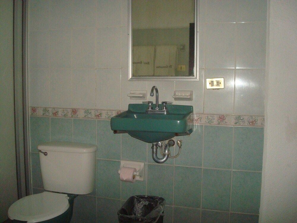 Hotel Cervantino Habitacion Superior 1 cama matrimonial con aire acondicionado 26