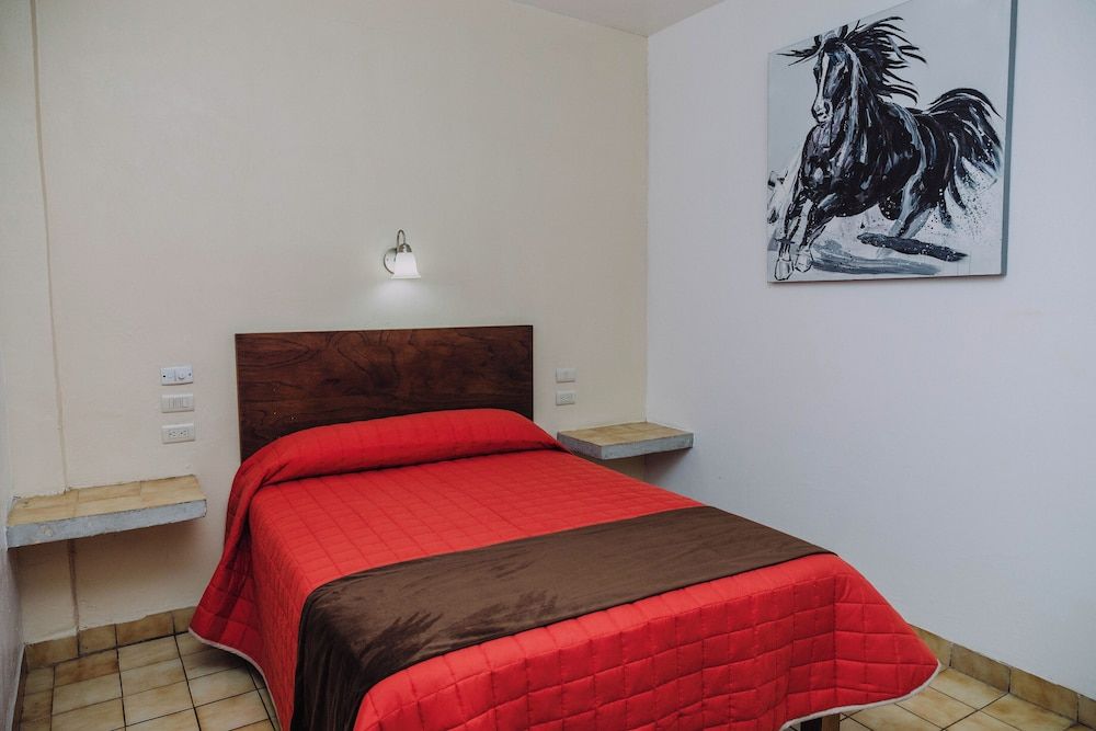 Hotel Cervantino Habitacion Superior 1 cama matrimonial con aire acondicionado 15