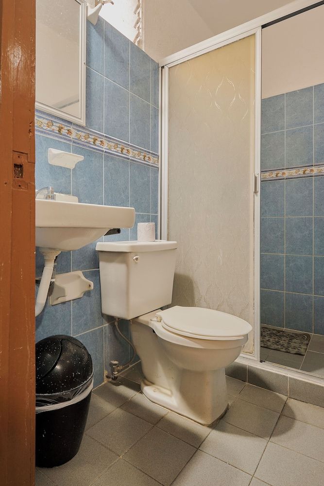 Hotel Cervantino Habitacin estndar 1 cama matrimonial con ventilador 13