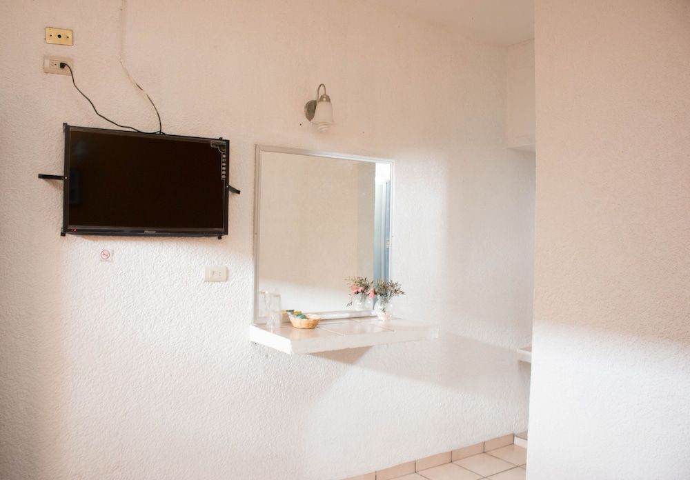 Hotel Cervantino Habitacion Superior 1 cama matrimonial con aire acondicionado 25