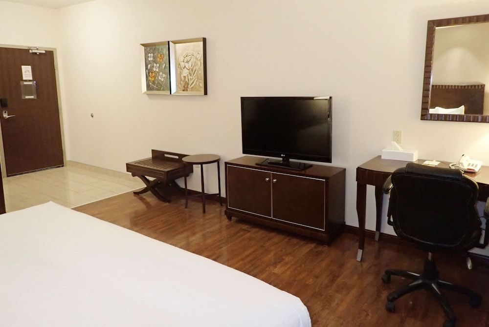 Days Inn & Suites by Wyndham Fort Saskatchewan