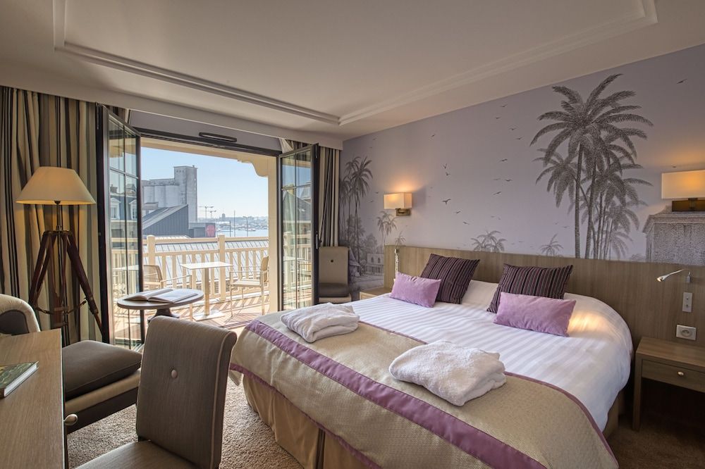 Double or Twin Room, Partial Sea View