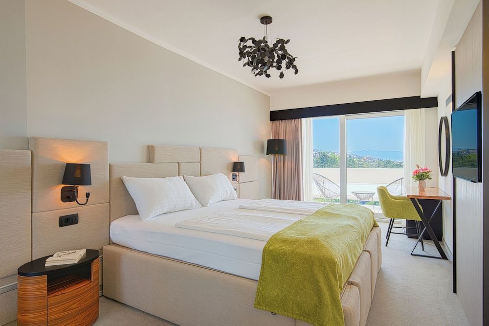 Superior Twin Room, Partial Sea View