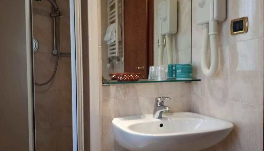 Hotel Corallo Standard Triple Room 4