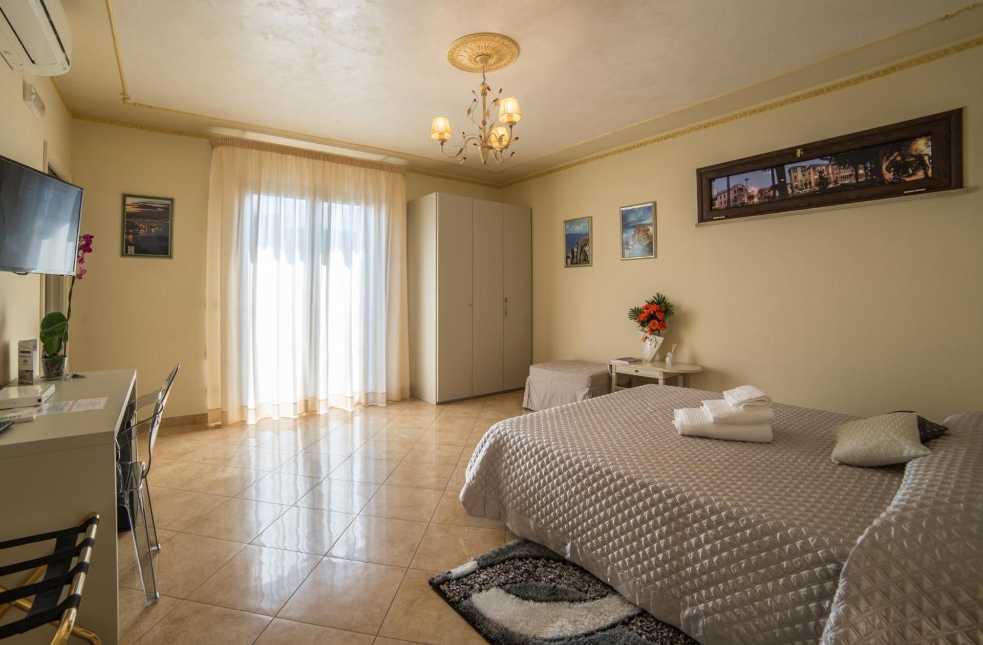 Deluxe Triple Room with Sea View