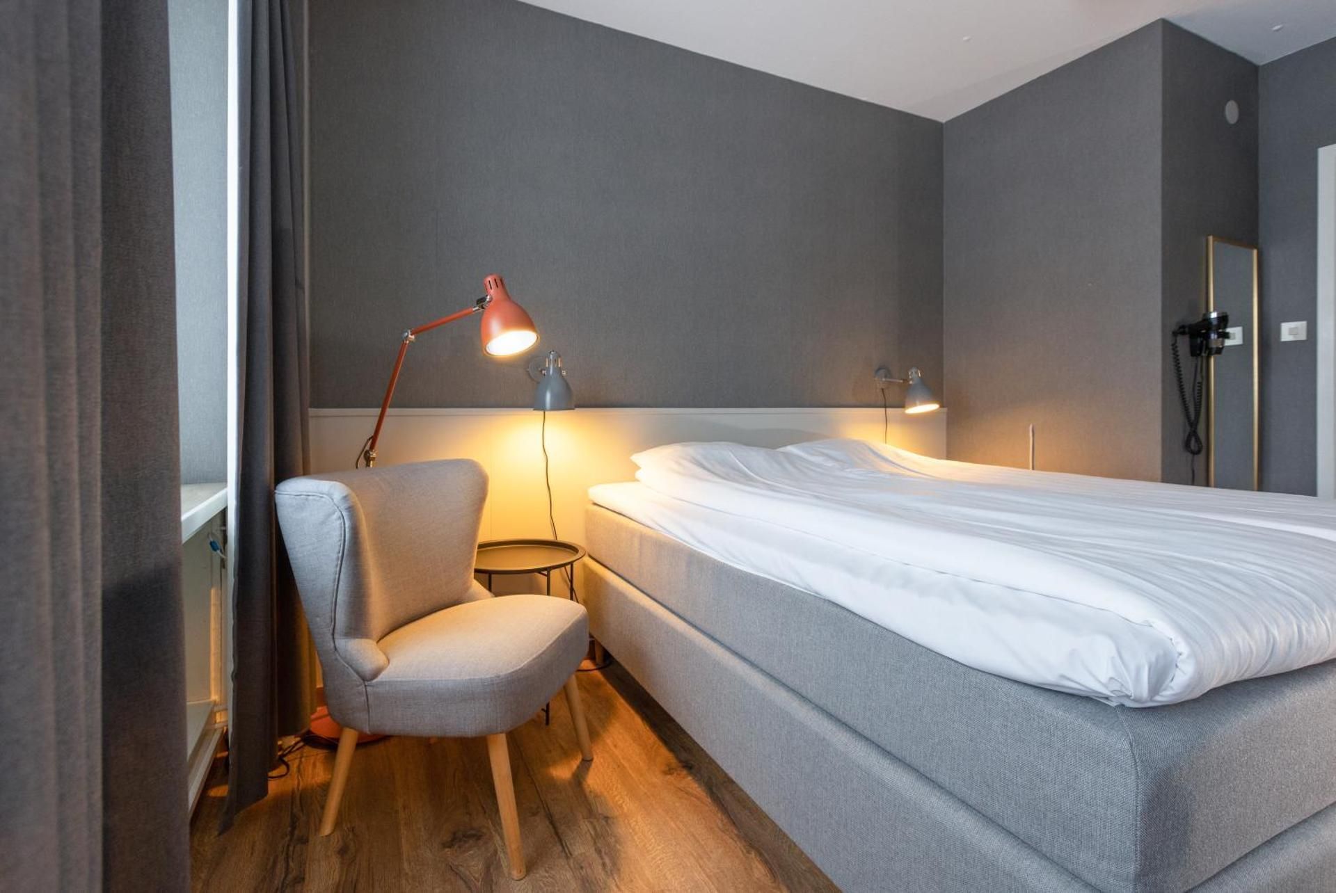 Queen Room (63 in Bed)