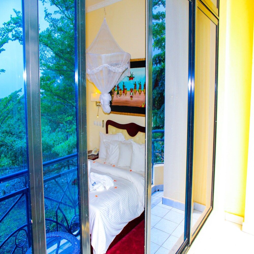 Best Outlook Hotel Deluxe Room 8