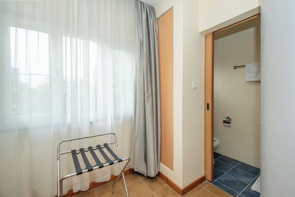 Best Western Nairobi Upper Hill Standard Room, 1 King Bed 6