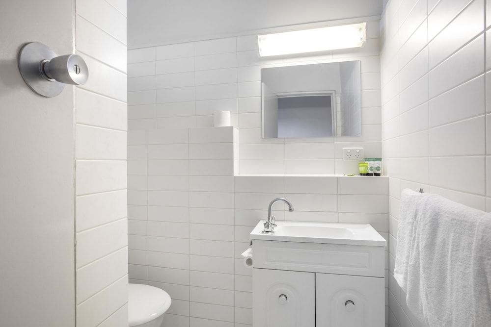 Meadow Inn Hotel-Motel Studio King & Extra Bed 4