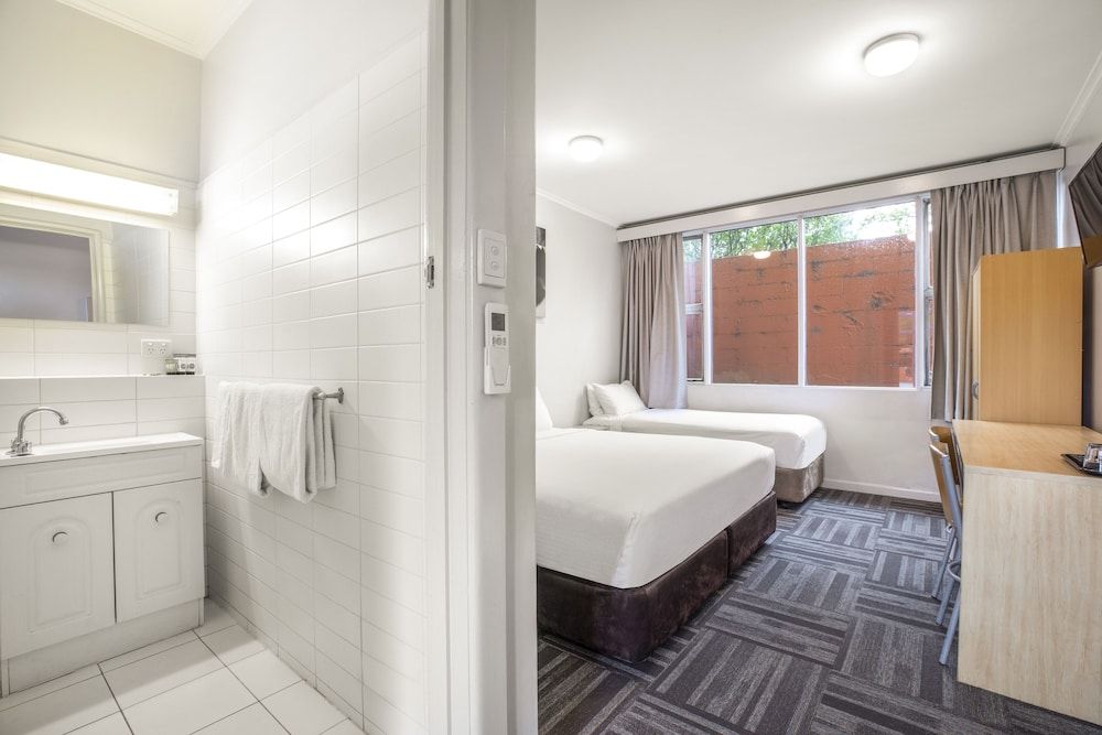 Meadow Inn Hotel-Motel Studio King & Extra Bed 2