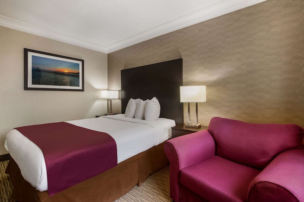 Best Western Little River Inn Standard Room, 1 Queen Bed, Non Smoking, Refrigerator 3