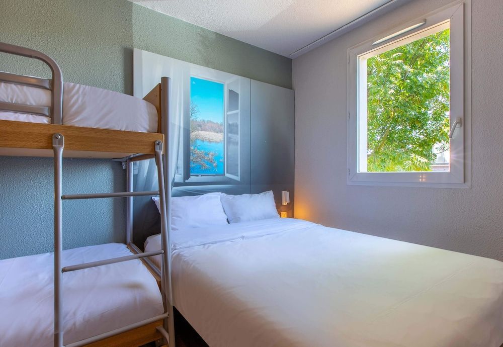 B&B HOTEL Châteauroux Déols Quadruple Non-Smoking Room 3