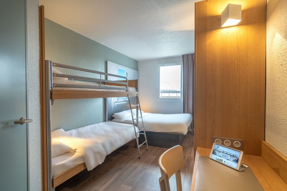 B&B HOTEL Châteauroux Déols Quadruple Non-Smoking Room 2