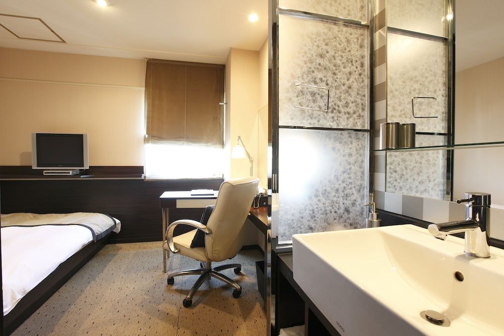 Single Room, 1 Large Twin Bed, Smoking