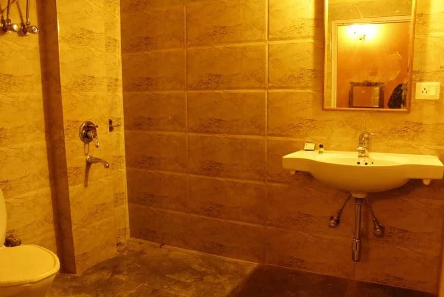 undefined Pineridge Hotel 4