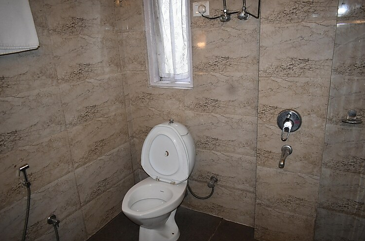 Pineridge Hotel Standard Double Bedded Room 3