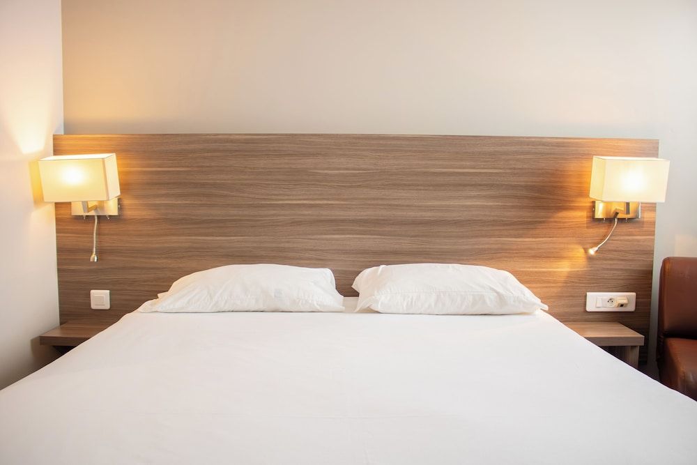 Brit Hotel Dieppe Triple Room, 1 Queen Bed with Sofa bed 3