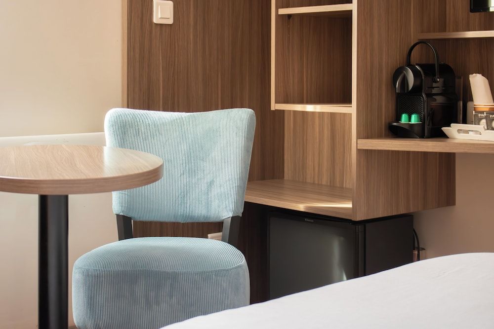 Brit Hotel Dieppe Triple Room, 1 Queen Bed with Sofa bed 11