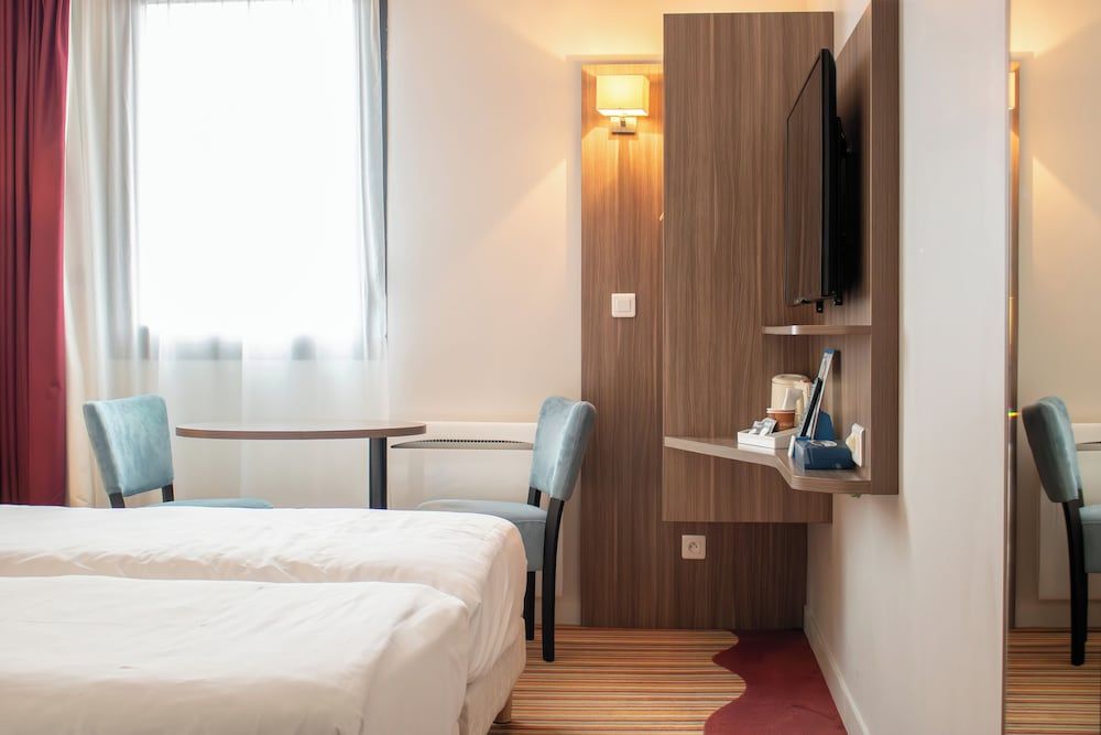 Brit Hotel Dieppe Twin Room 17