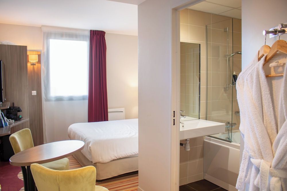 Brit Hotel Dieppe Double room Balnéo 7