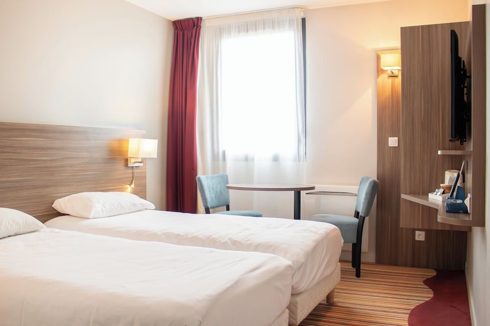 Brit Hotel Dieppe Twin Room 6