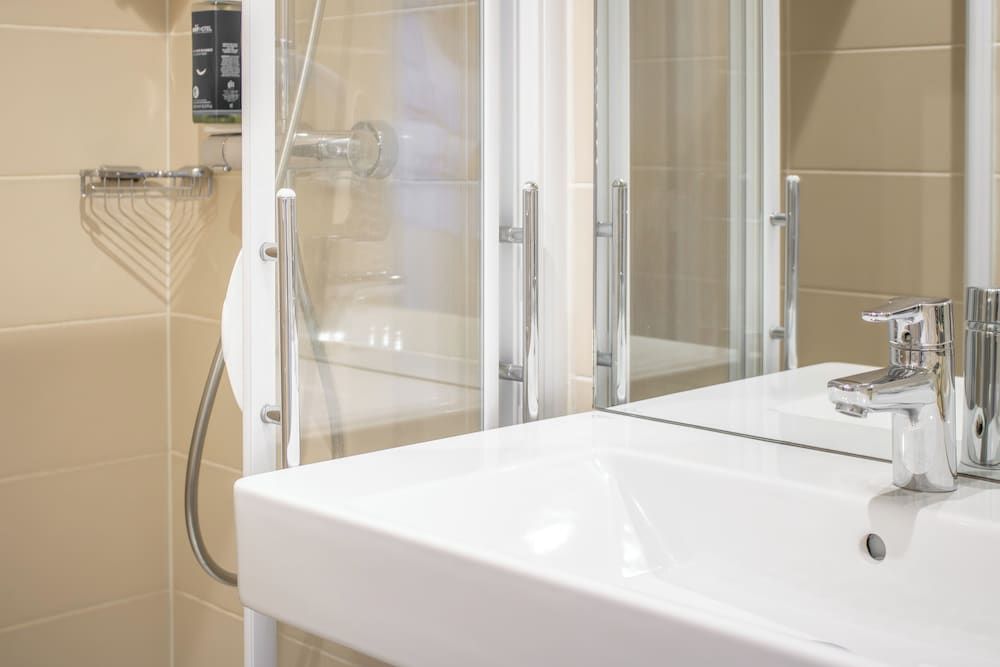 Brit Hotel Dieppe Triple Room, 1 Queen Bed with Sofa bed 6