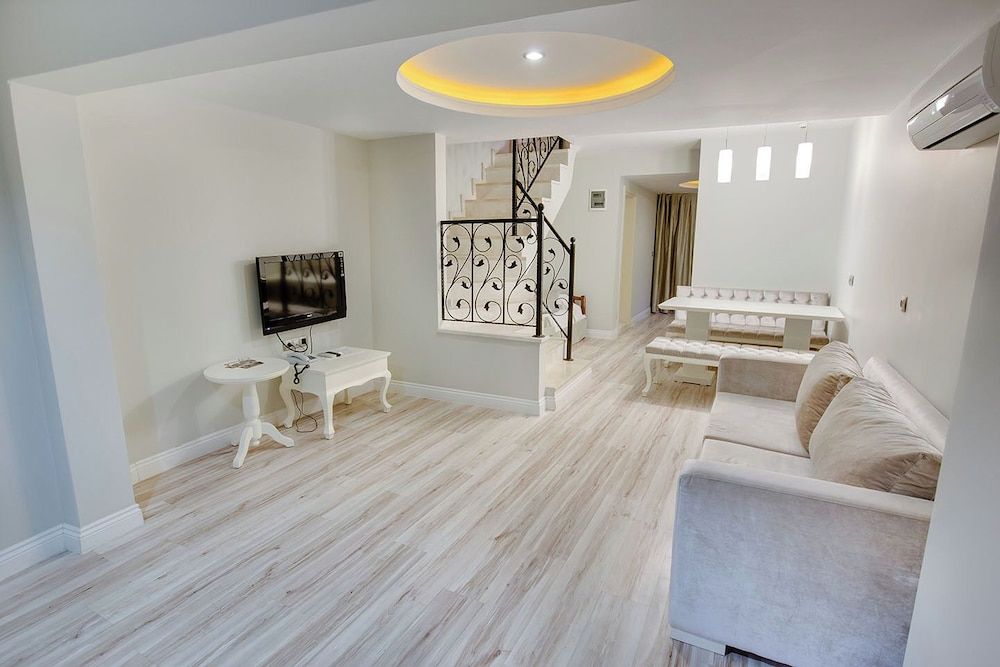 undefined The PINEHILL Hotel & Suites 2