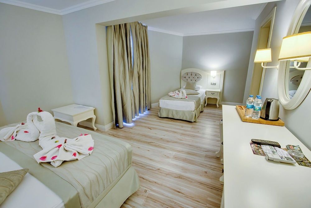 undefined The PINEHILL Hotel & Suites 4