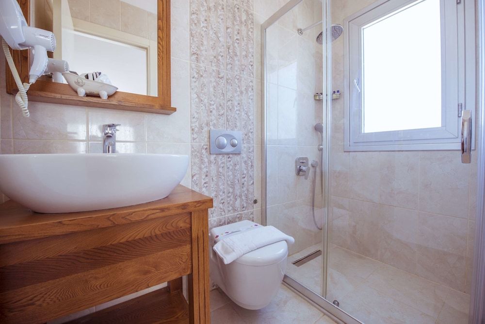 Infinity City Hotel Standard Room 8