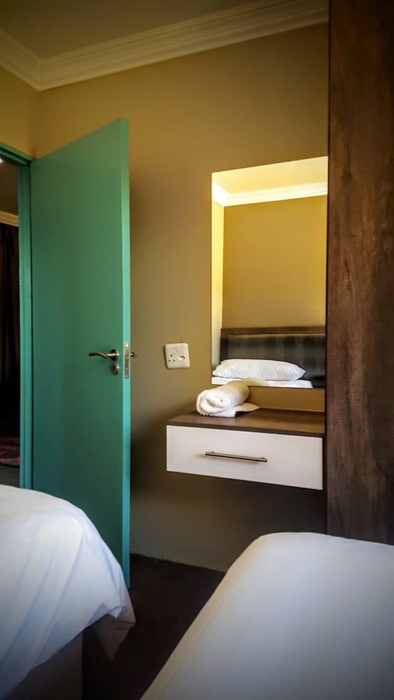 Sangiro Game Lodge Self-Catering Family Chalet 11