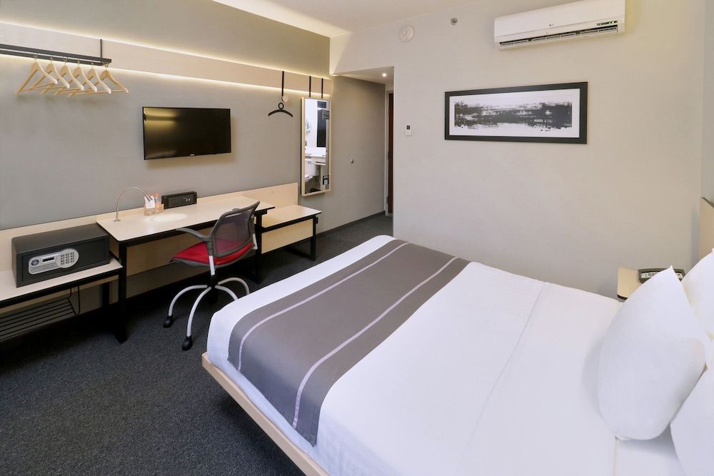 City Express Plus by Marriott Monterrey Nuevo Sur Room, 1 Queen Bed