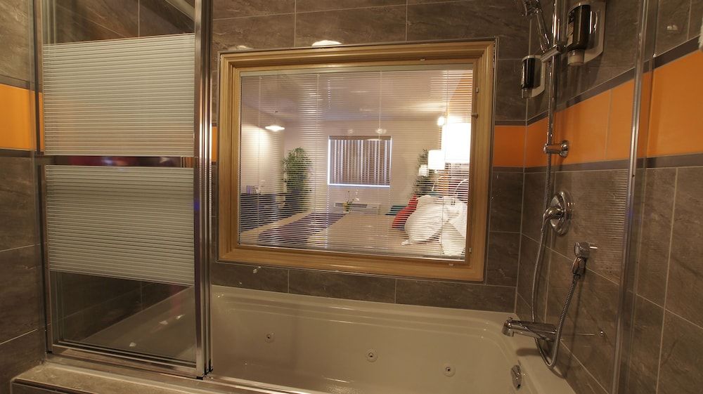 Dreamz Inn King Bed Jacuzzi Executive Suite 4