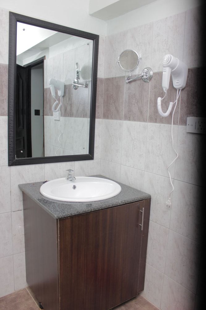 Hadassah Hotel Deluxe Double Room, 1 Queen Bed 8