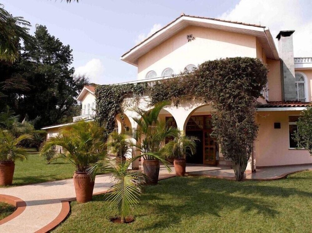 undefined House of Waine 4