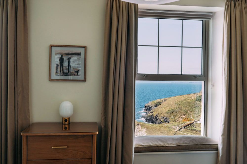 Polurrian on the Lizard Family Room, Sea View 7