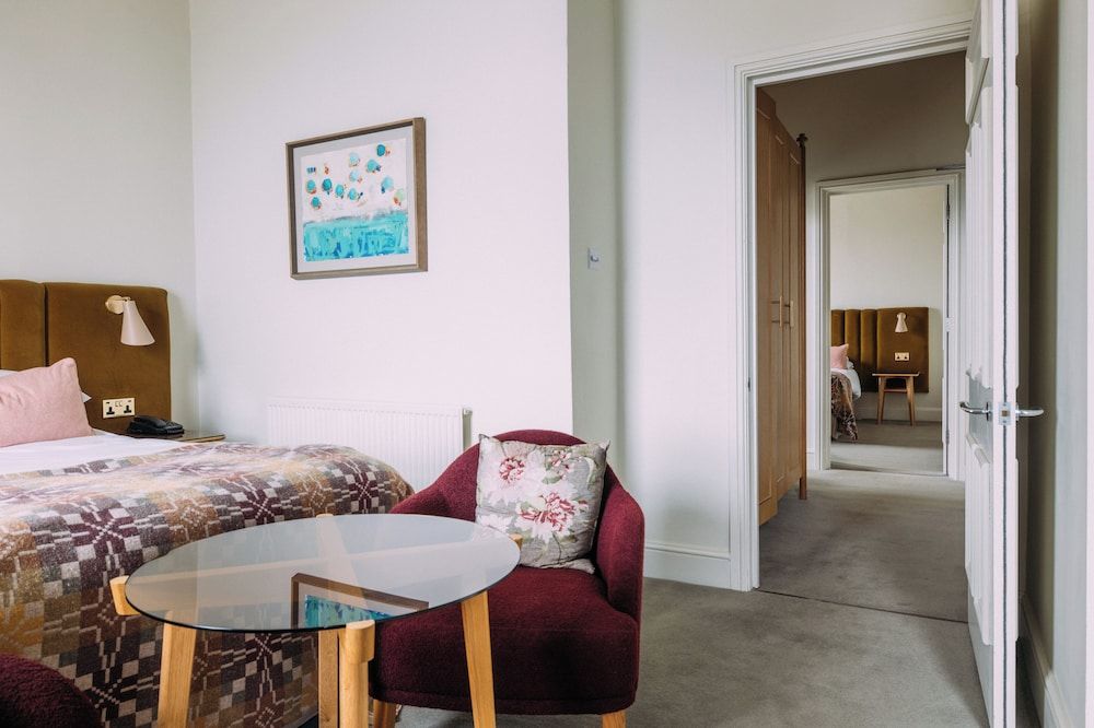Polurrian on the Lizard Family Room, Sea View 6