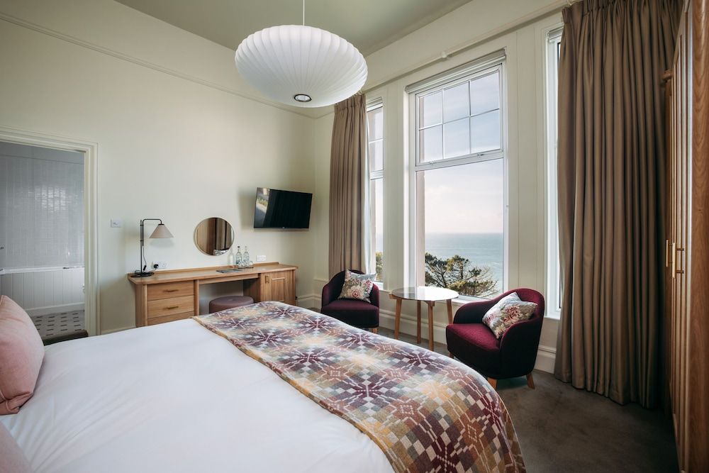 Polurrian on the Lizard Room, Sea View 2