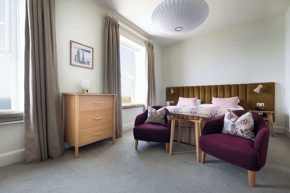 Polurrian on the Lizard Family Room, Sea View 5