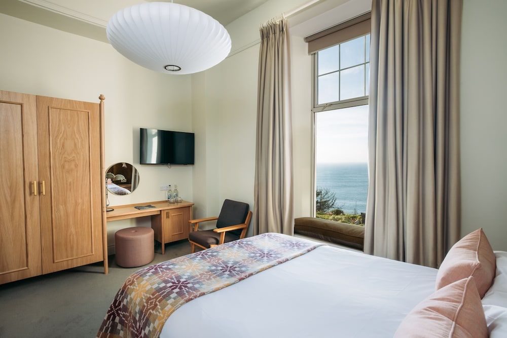 Polurrian on the Lizard Room, Sea View 4