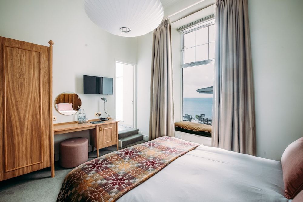 Polurrian on the Lizard Room, Sea View 3