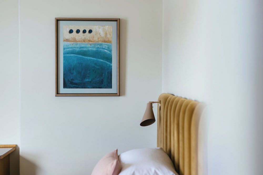 Polurrian on the Lizard Family Room, Sea View 2
