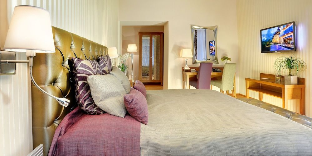 Modern Double Room with extra bed