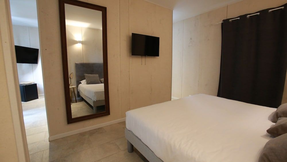Superior Suite, 1 Queen Bed, Hot Tub