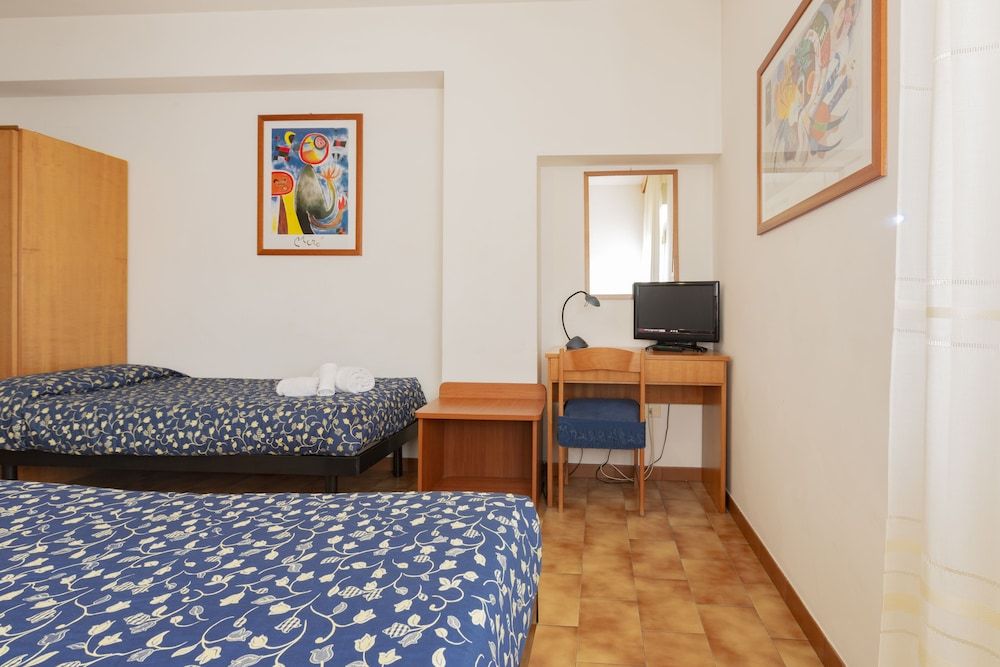 Economy Triple Room