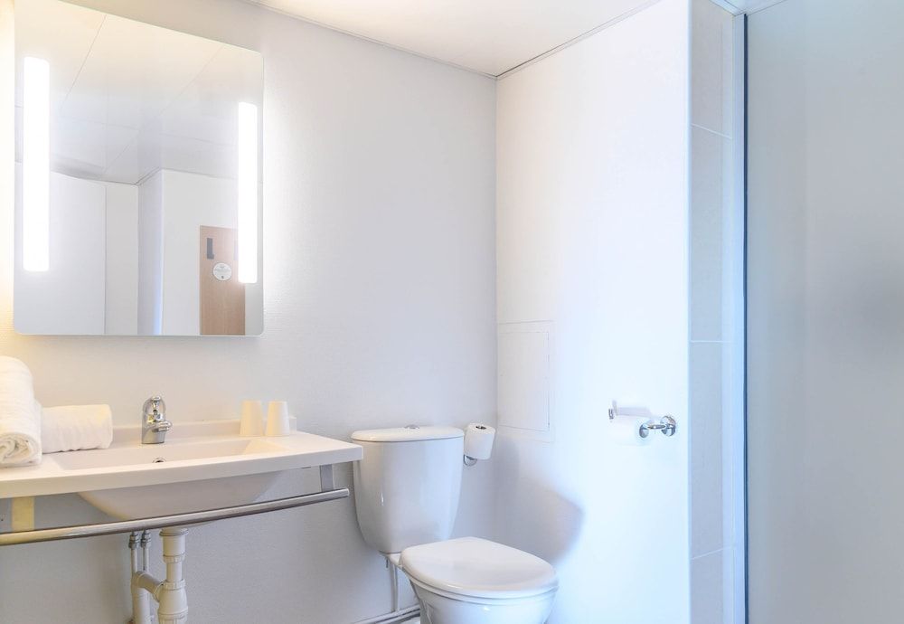 B&B HOTEL Nîmes Centre Twin Non-Smoking Room 2