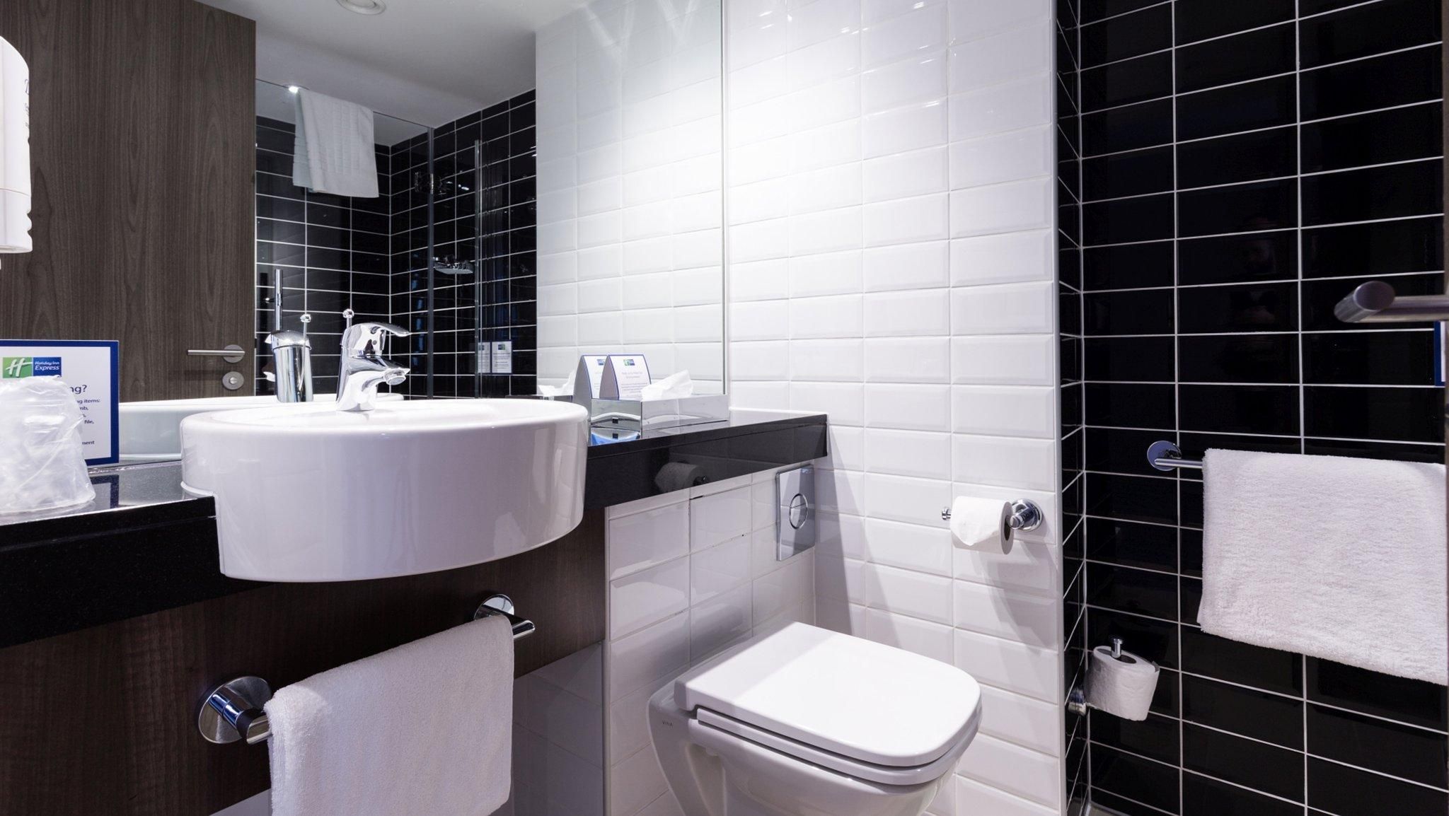 2 Single Standard Accessible with Free Hot Breakfast